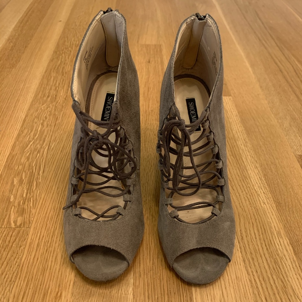 Shoemint Jordane Grey Suede Wedges